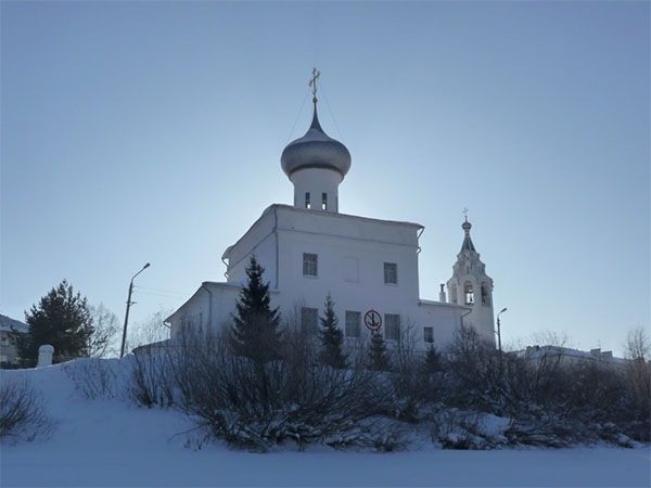 Храм Андрея Первозванного, рядом с которым жил поэт